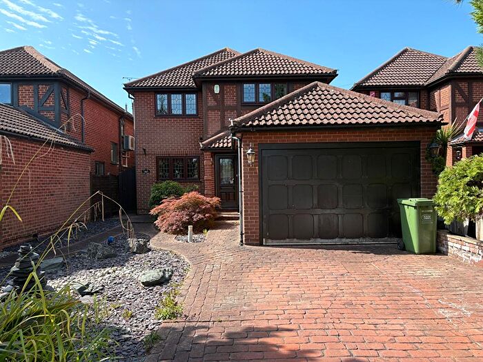 4 Bedroom Detached House To Rent In Steli Avenue, Canvey Island, SS8