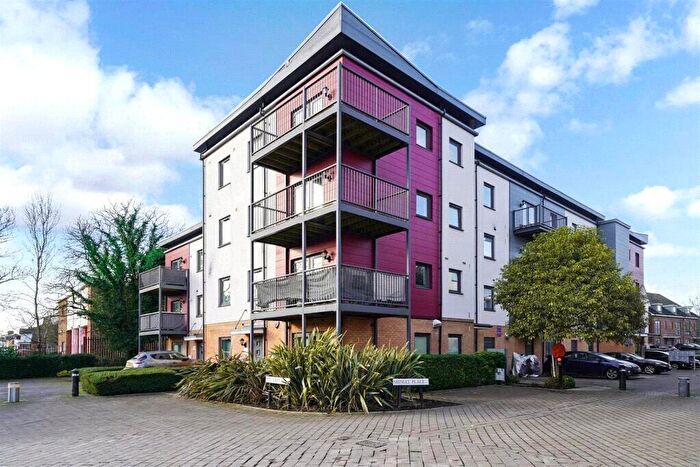 2 Bedroom Apartment To Rent In London, Chingford, Essex, E4