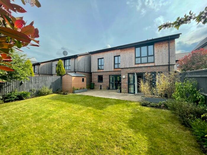 4 Bedroom Detached House To Rent In Abacus Drive, Oakgrove, MK10