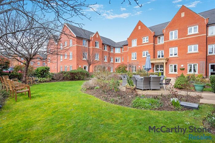 2 Bedroom Flat For Sale In Foxhall Court, School Lane, Banbury, OX16