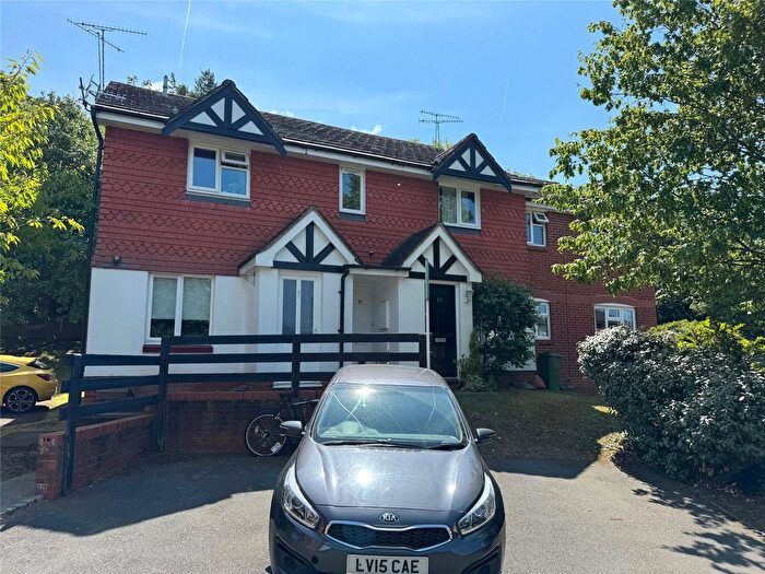 1 Bedroom Flat To Rent In Eyston Drive, Weybridge, Surrey, KT13