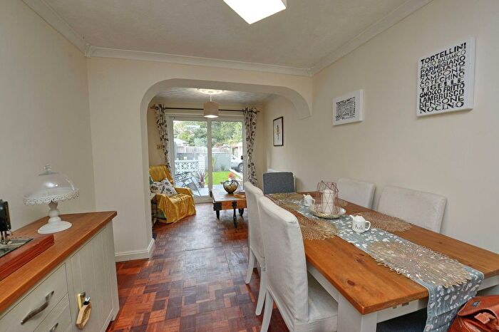 3 Bedroom Terraced House For Sale In Beechbrook Avenue, Yateley, GU46