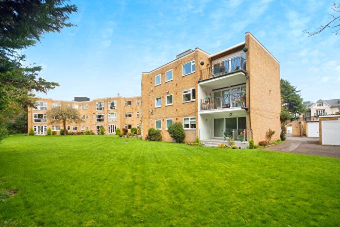 2 Bedroom Flat For Sale In Village Road, Enfield, EN1