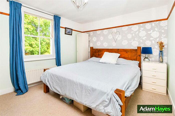 2 Bedroom Terraced House For Sale In Finchley Park, North Finchley, N12