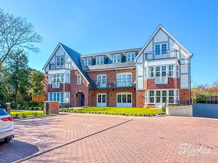 2 Bedroom Flat To Rent In Chewton Farm Road, Highcliffe, Christchurch, BH23