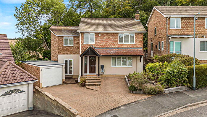 4 Bedroom Detached House For Sale In High View Close, Marlow, SL7