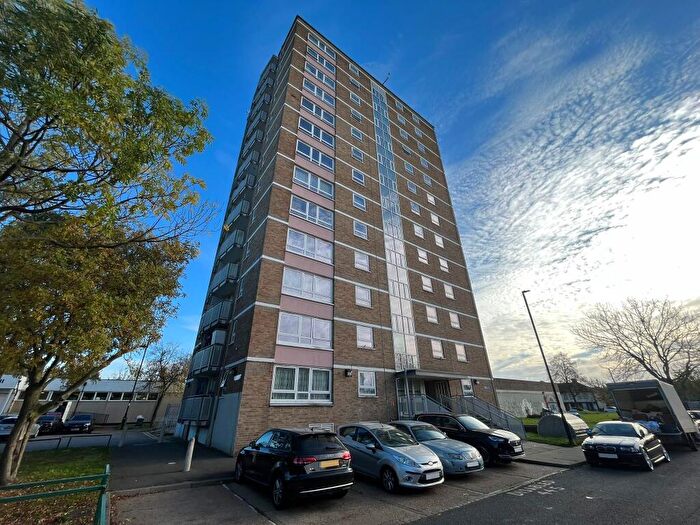 1 Bedroom Flat To Rent In Herm House, EN3