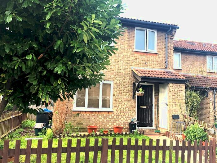 2 Bedroom End Of Terrace House To Rent In Hogarth Crescent, Colliers Wood, London SW19