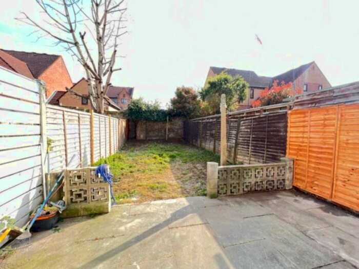 4 Bedroom Maisonette To Rent In Manchester Road, Coldharbour, E14