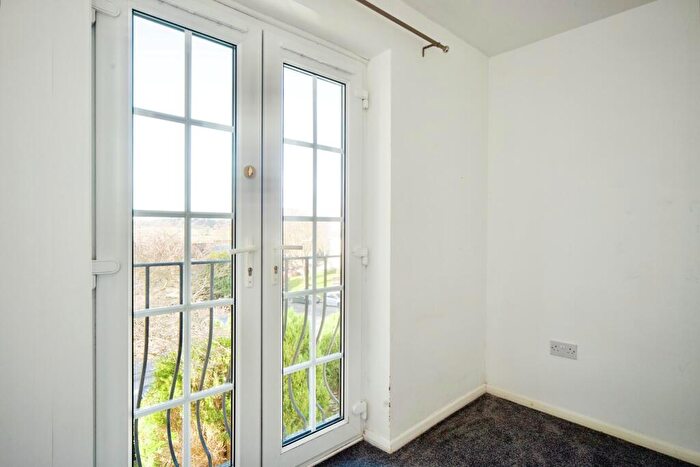 2 Bedroom Flat For Sale In Crofton Way, Enfield, EN2