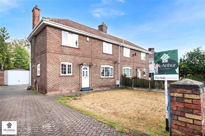 3 Bedroom Semi Detached House For Sale In The Crescent, Harworth And Bircotes, Doncaster, South Yorkshire, DN11