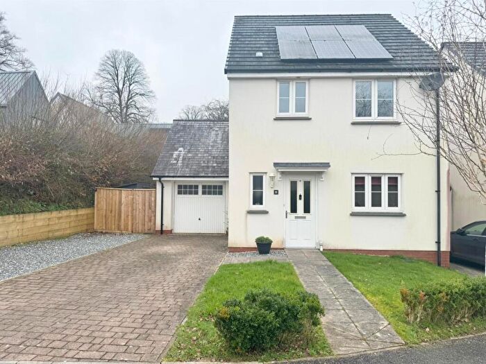 3 Bedroom Link Detached House For Sale In Elizabeth Penton Way, Bampton, Tiverton, EX16