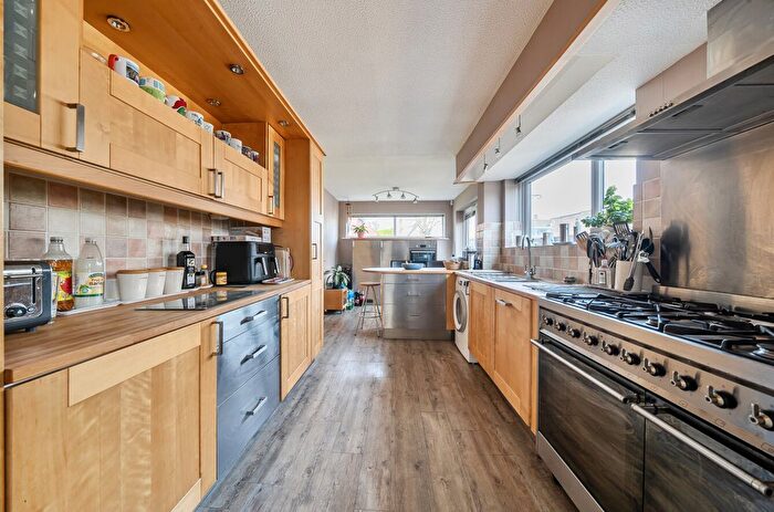 4 Bedroom Detached House For Sale In Shepherds Way, Crowthorne, Berkshire, RG45