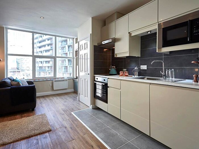 Apartment To Rent In Apt, Eagle House #, M3