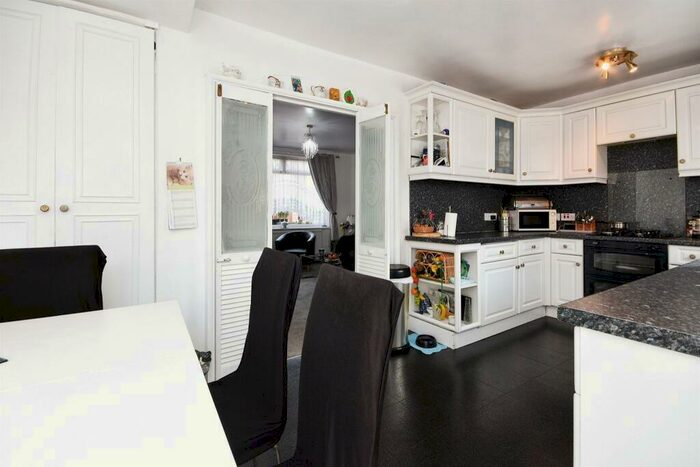 3 Bedroom Terraced House For Sale In Appleby Drive, Romford, RM3