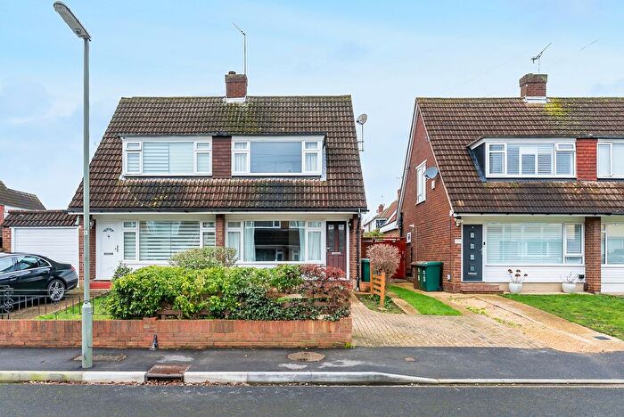 2 Bedroom Semi-detached House For Sale In The Glade, Staines-Upon-Thames, TW18