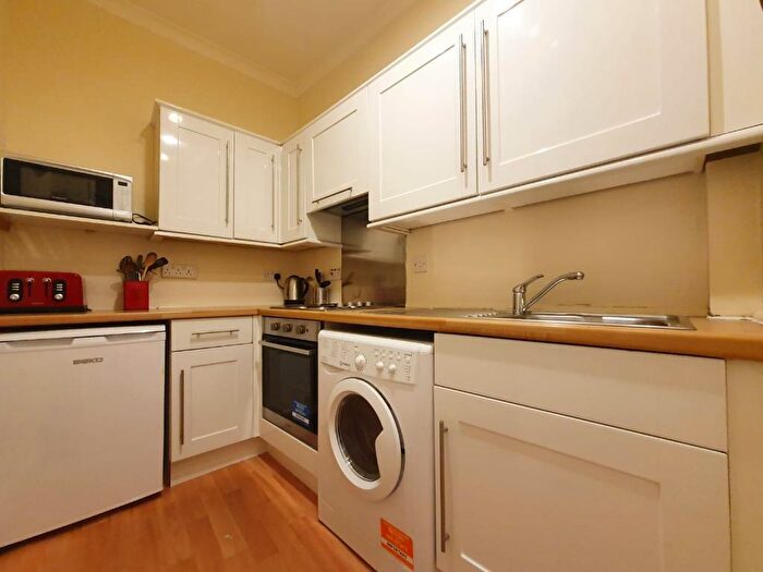 4 Bedroom Flat To Rent In Broughton Street, Broughton, Edinburgh, EH1