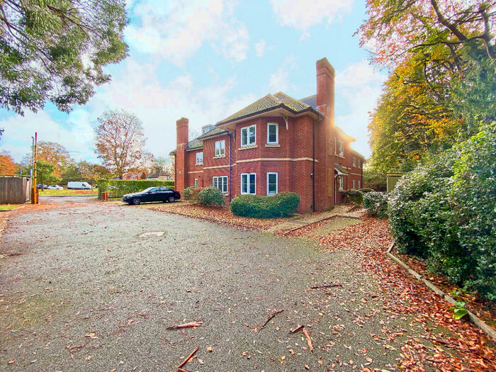 3 Bedroom Maisonette To Rent In Old Rectory Court, Frimley, GU16