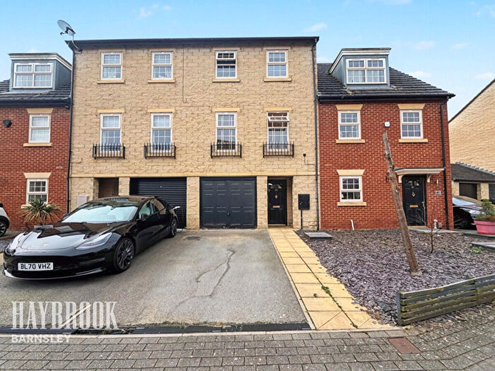 4 Bedroom Town House For Sale In Woodbourn Gardens, Barnsley, S73