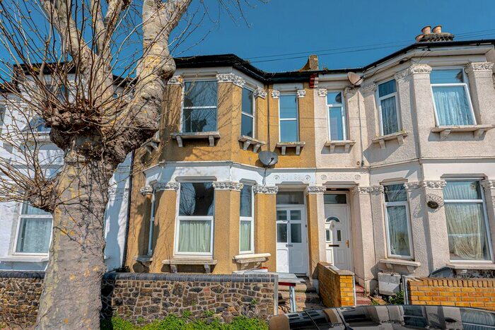 2 Bedroom Flat To Rent In Stanley Road., Southend-On-Sea, SS1