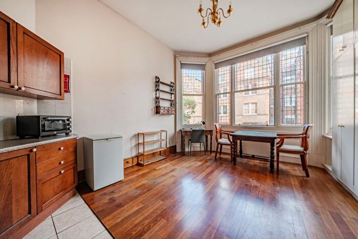 Studio To Rent In Bina Gardens, Gloucester Road, London, SW5