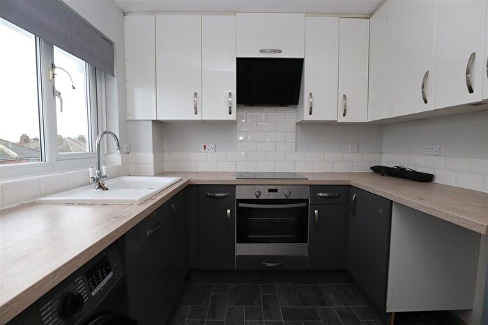 2 Bedroom Flat To Rent In Lovat Mead, St. Leonards-On-Sea, TN38