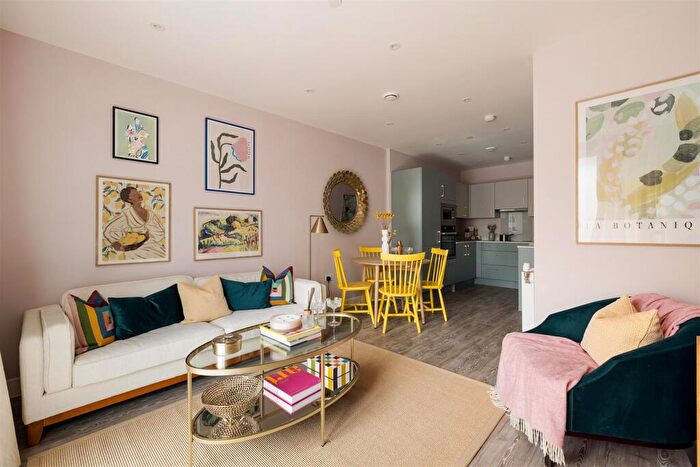 1 Bedroom Apartment For Sale In Wood Street, Walthamstow, E17