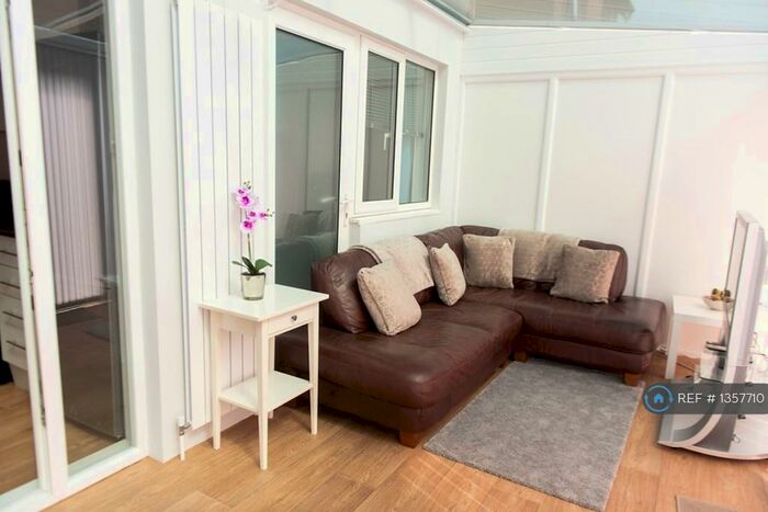 5 Bedroom Detached House To Rent In St. Annes Close, Winchester, SO22