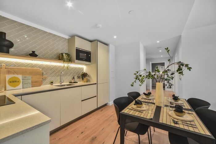 3 Bedroom Flat To Rent In Uncle, Deptford, SE8