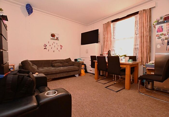 1 Bedroom Flat To Rent In Dagnall Park, Selhurst Park, SE25
