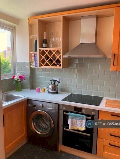 2 Bedroom Maisonette To Rent In Compass Close, Oxford, OX4