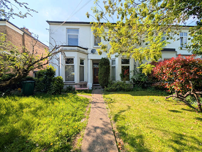 3 Bedroom Maisonette To Rent In Thyra Grove, Noth Finchley, N12