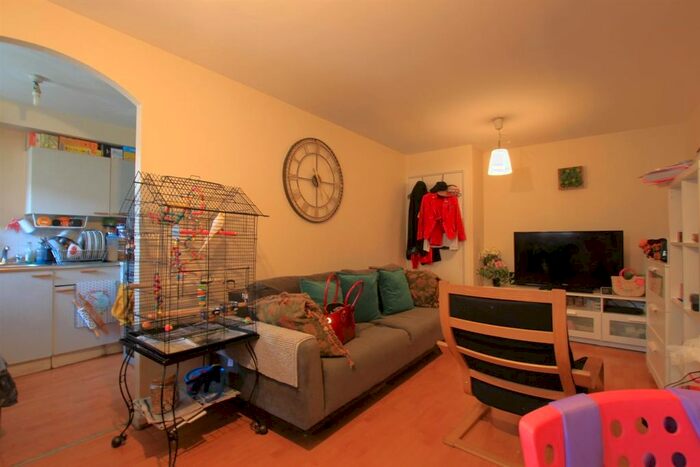 1 Bedroom Flat To Rent In Dorney Way, Hounslow, TW4