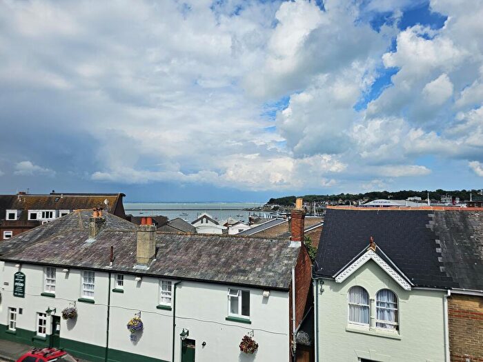 2 Bedroom Apartment To Rent In York Street, Cowes, PO31