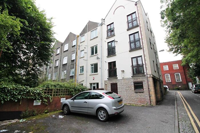 2 Bedroom Flat To Rent In B Top Floor Flat, Eastfield Road, Cotham, Bristol, PC00