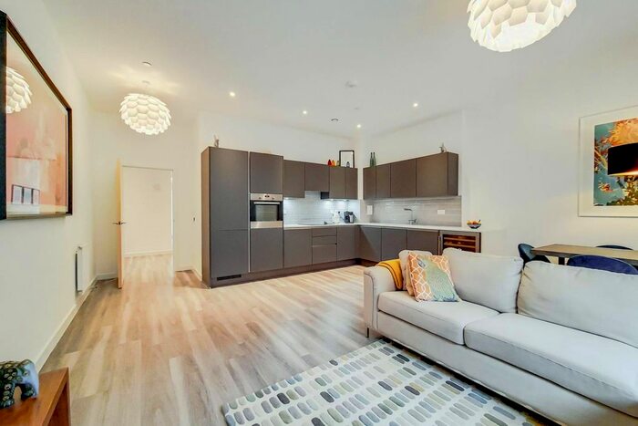 3 Bedroom Flat To Rent In Ironworks Way, Plaistow, London, E13