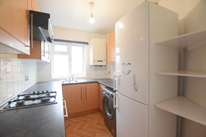 2 Bedroom Flat To Rent In Hatch Lane, London, E4