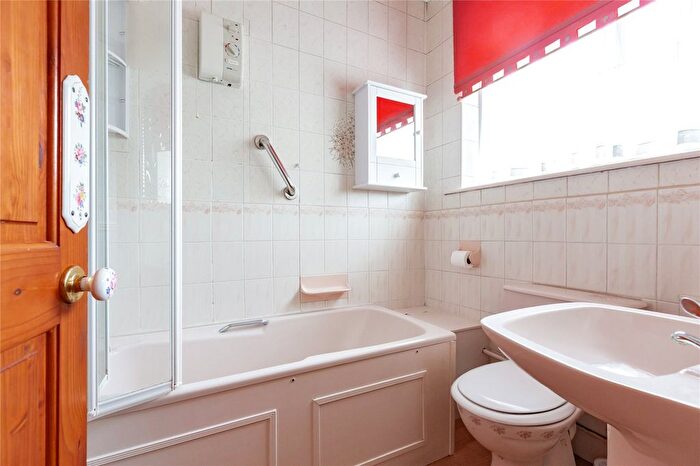 2 Bedroom Bungalow For Sale In Derby Avenue, Upminster, RM14