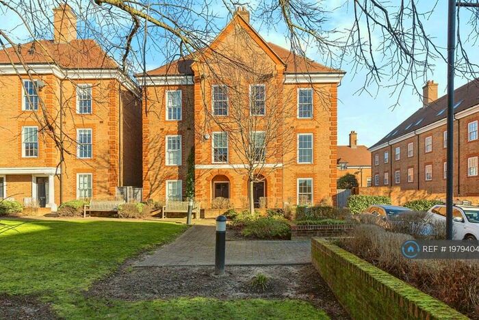 4 Bedroom Semi-Detached House To Rent In Ashridge Close, London, N3