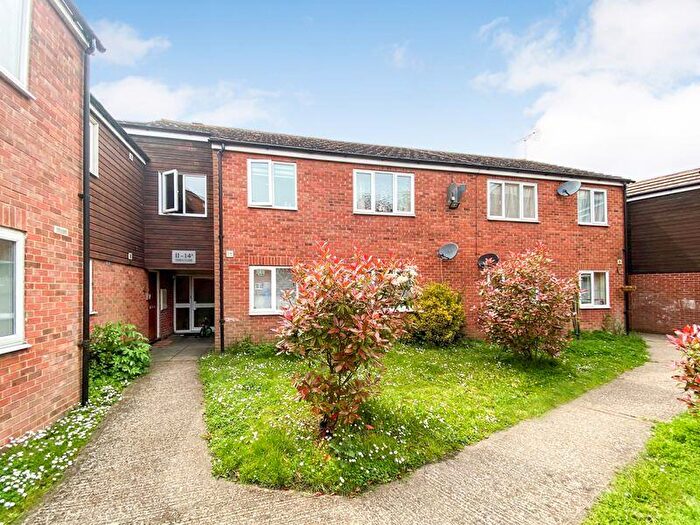 2 Bedroom Flat To Rent In Gidea Close, South Ockendon, RM15