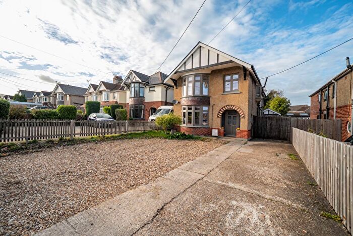 4 Bedroom Detached House For Sale In Salisbury Road, Andover, SP10