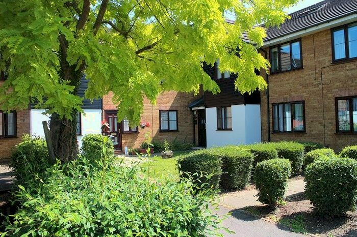 1 Bedroom Flat To Rent In Kelman Close, Cheshunt, Waltham Cross EN8