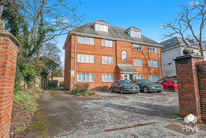 2 Bedroom Flat For Sale In Wellington Road, Bournemouth, BH8