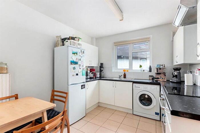 2 Bedroom Flat To Rent In Crescent Lane, London, SW4