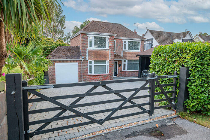4 Bedroom Detached House For Sale In Portsmouth Road, Horndean, PO8