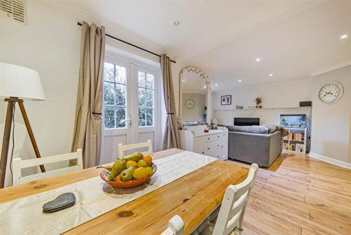 2 Bedroom Apartment For Sale In Stagshaw Close, Maidstone, ME15