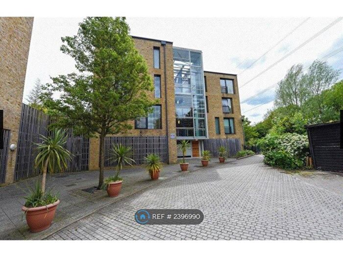 2 Bedroom Flat To Rent In Bennets Courtyard, London, SW19