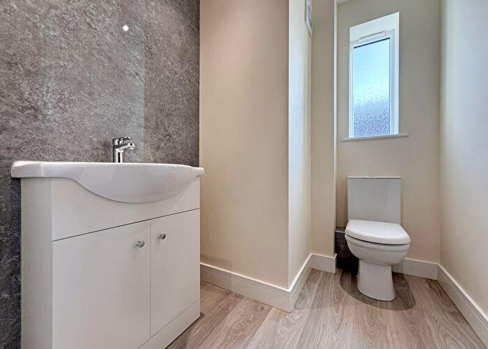 5 Bedroom Detached House For Sale In Castle Gardens, East Hanney, OX12