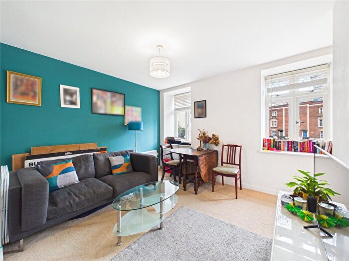 2 Bedroom Apartment For Sale In Champion Court, Bristol, BS2