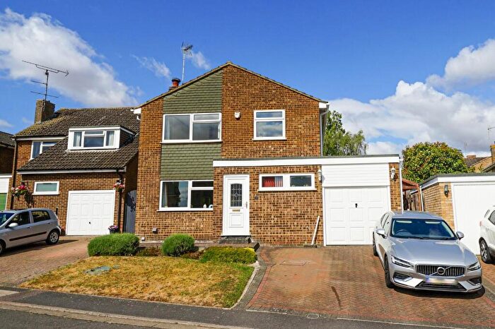 4 Bedroom Detached House For Sale In Nevis Close, Linslade, Leighton Buzzard, LU7